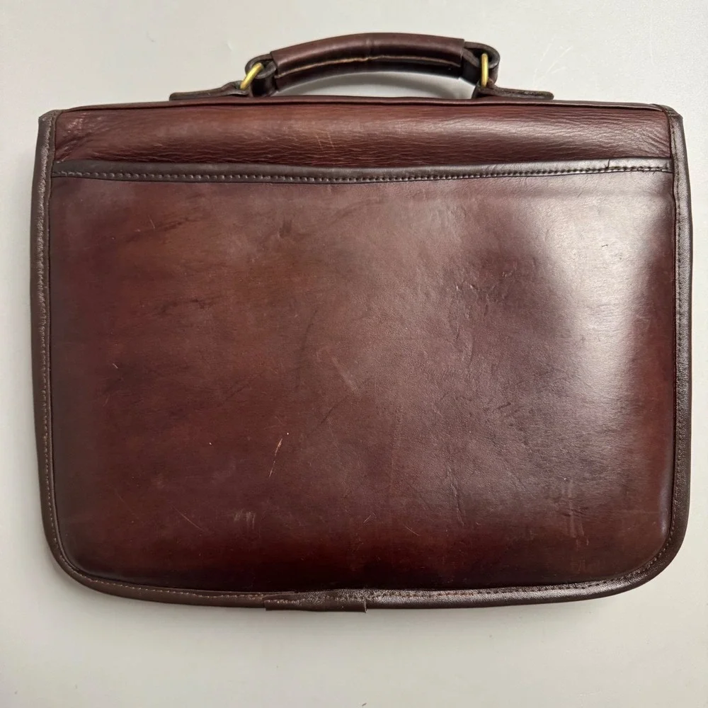 Unbranded note while